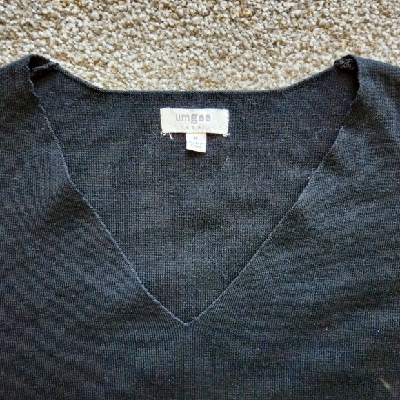 Umgee black v neck, medium - Picture 3 of 4